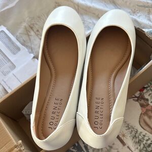 Journee Collection Women's White Flats